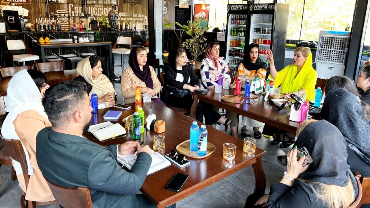 طراحی ابرو و فیبروز